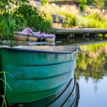 Single-story By The Pond No 2 دارووفكو