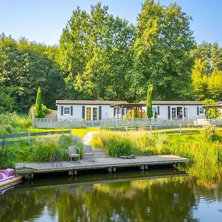 Single-story By The Pond No 2 Darłowo